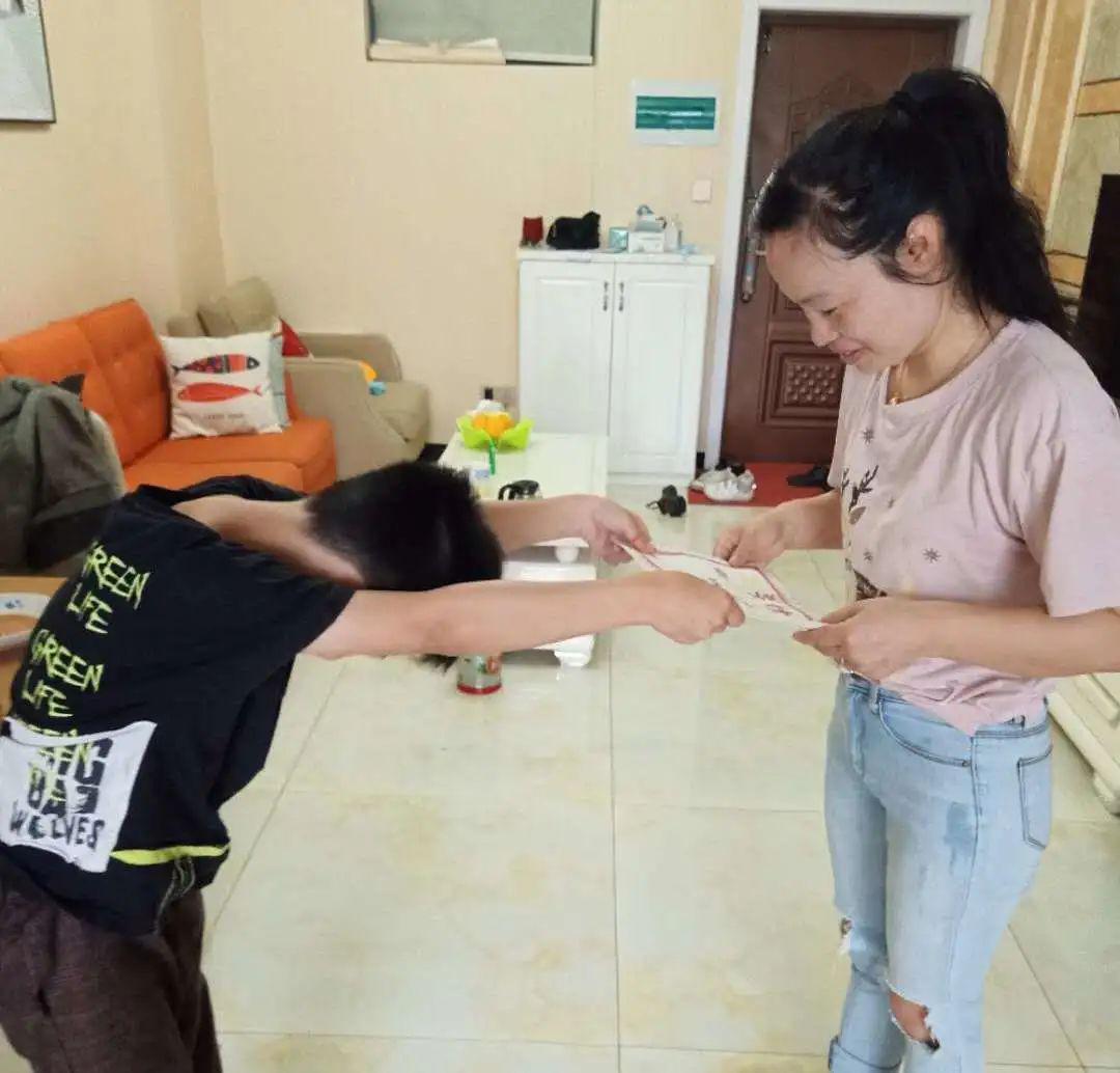 妈妈的朋友，一段珍贵的友谊与文化交流-第1张图片