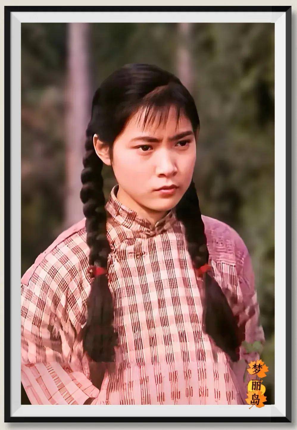 邻家女孩女主角伊莉莎库斯伯特电影邻家女孩女主角，一段纯真与成长的青春故事-第1张图片