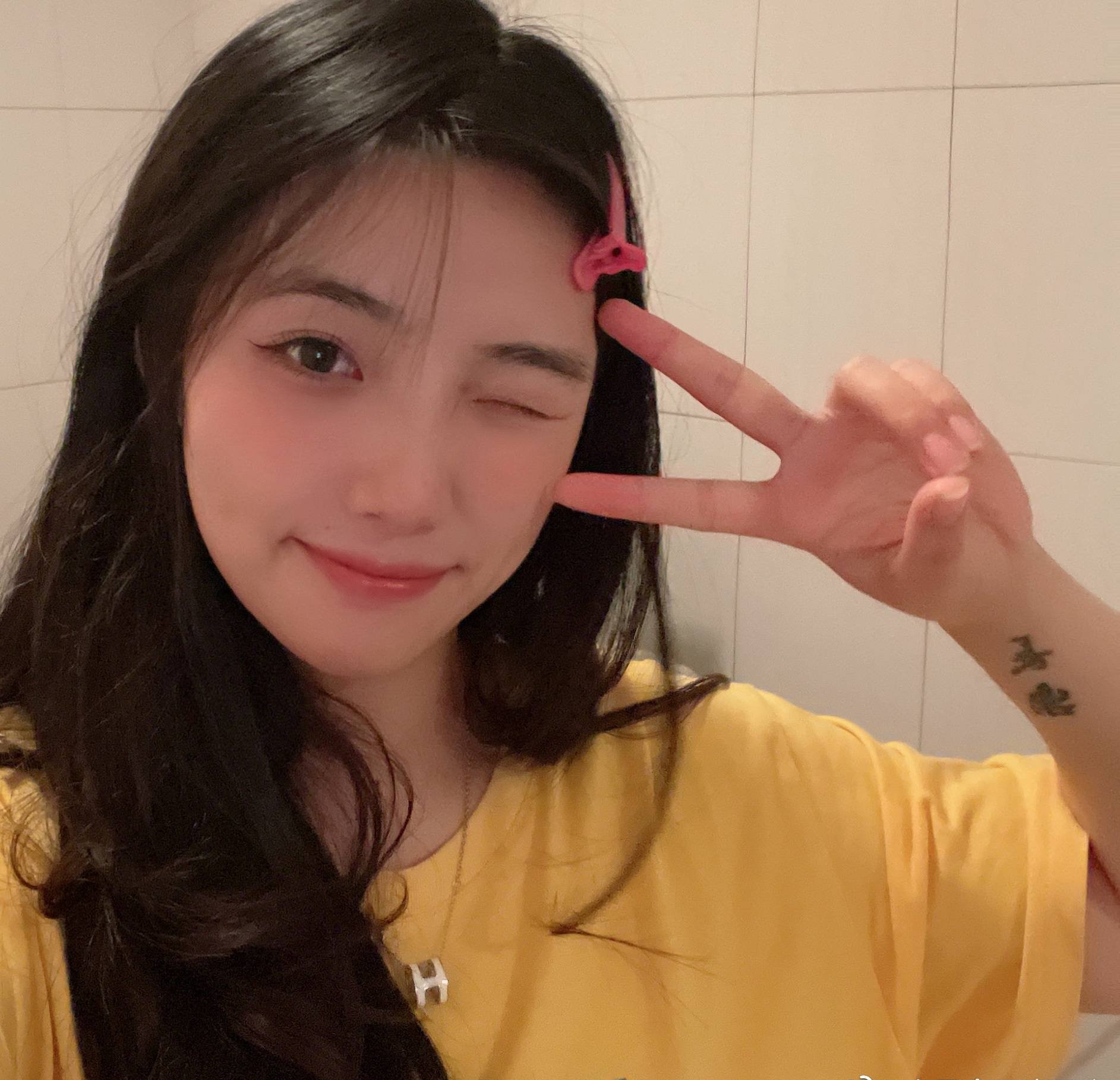 亚洲愉拍自拍另类图片在线观看探索亚洲愉拍，自拍与另类图片的多元魅力-第2张图片